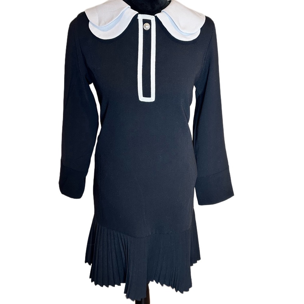 Dress in excellent condition Korean style in black beautiful pearl
